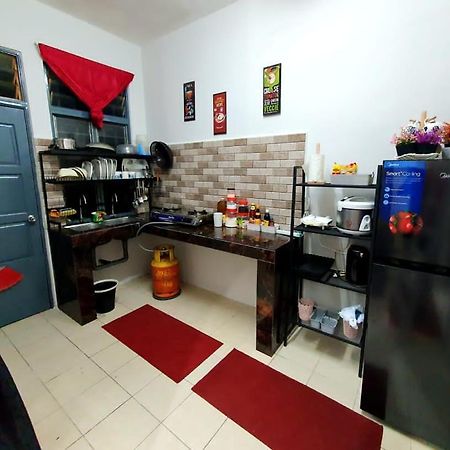 Lh Alisha Homestay Wangsa Mewangi Gua Musang Eksteriør bilde
