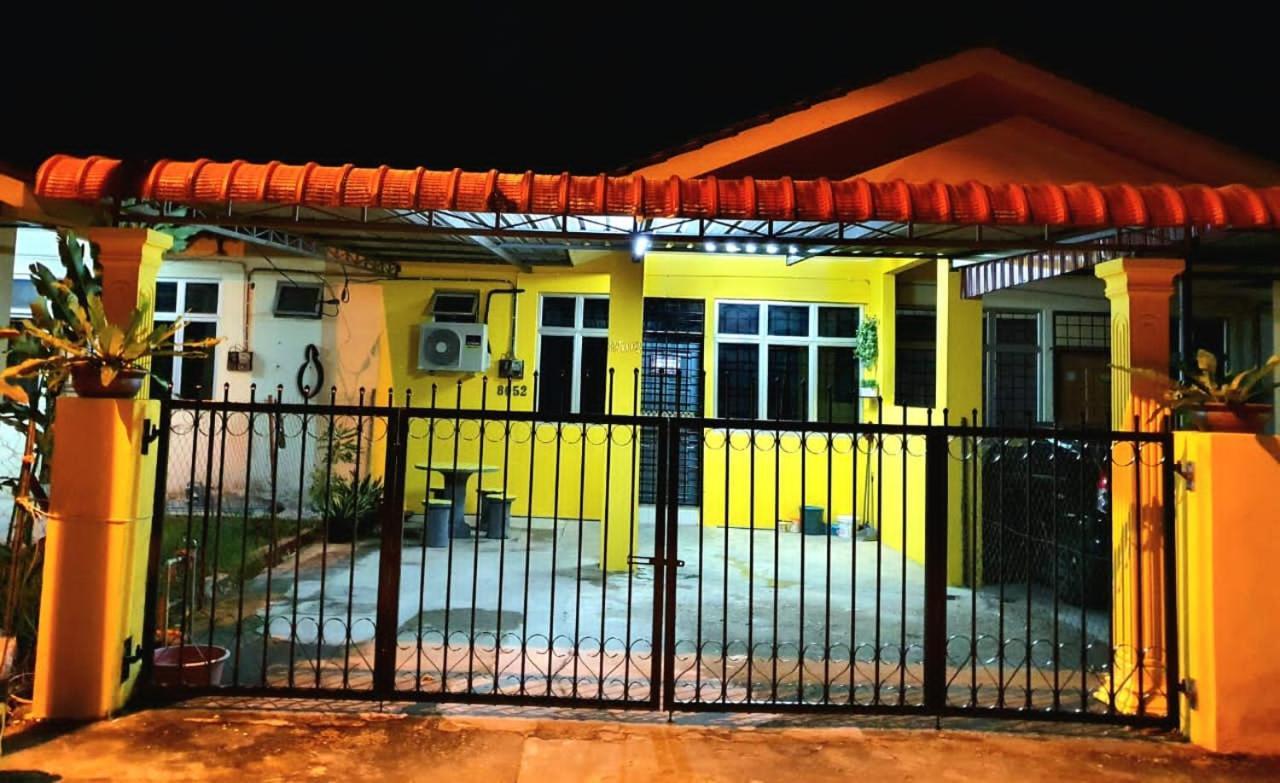 Lh Alisha Homestay Wangsa Mewangi Gua Musang Eksteriør bilde