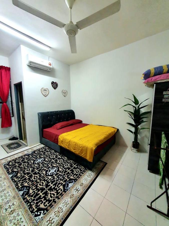 Lh Alisha Homestay Wangsa Mewangi Gua Musang Eksteriør bilde